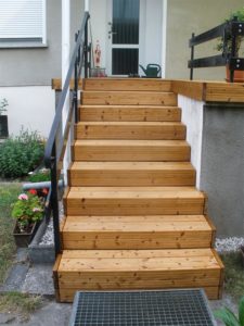 Holzterrasse mit Treppe Oranienburg